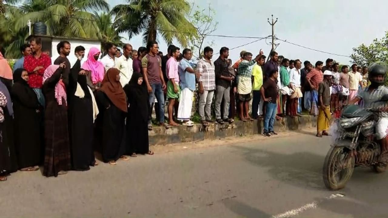 ആവിക്കലില്‍ മാലിന്യസംസ്ക്കരണ പ്ലാന്‍റ് പണി തുടങ്ങാന്‍ നീക്കം: പ്രതിഷേധം, വന്‍ പൊലീസ് സന്നാഹം