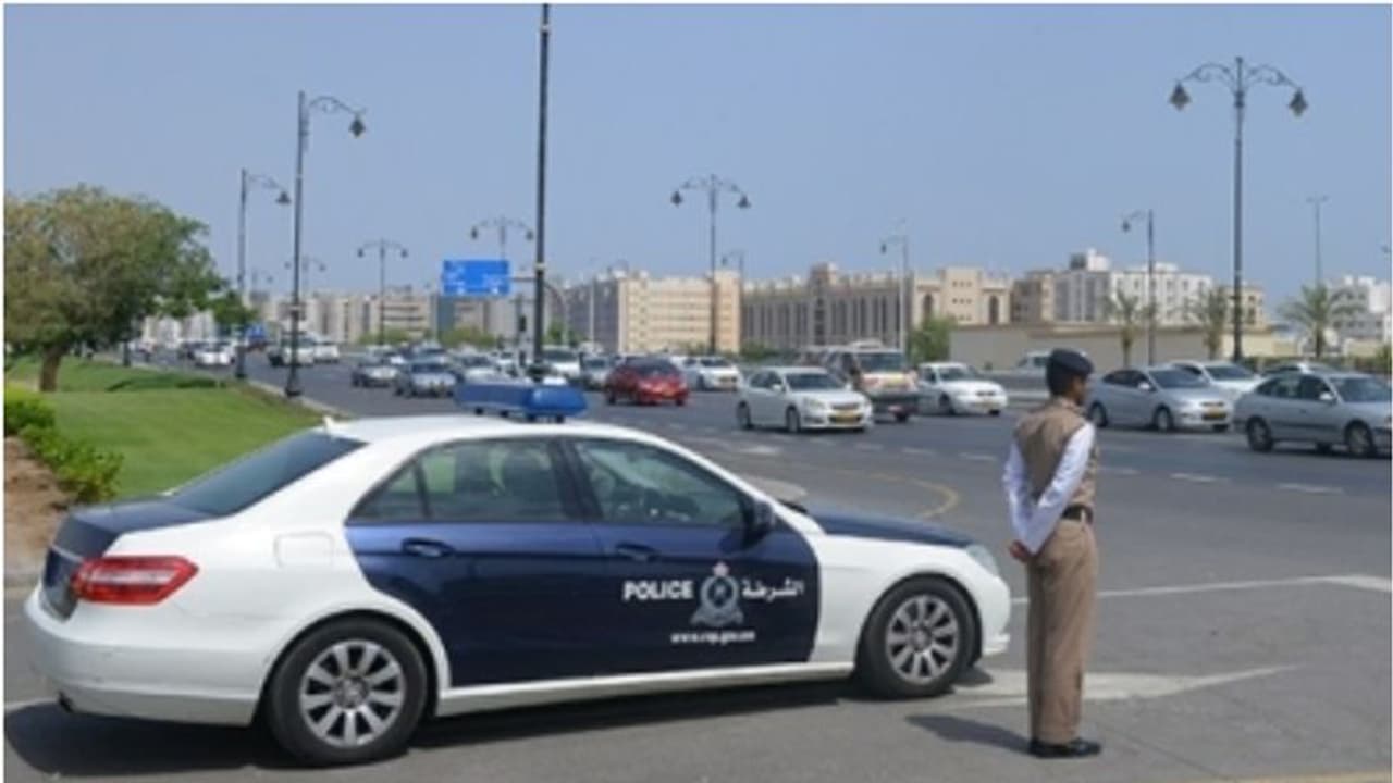 മസ്കറ്റില് റോഡിന്റെ വശങ്ങളില് വാഹനങ്ങള് പാര്ക്ക് ചെയ്യുന്നതിന് നിരോധനം മസ്കറ്റില് റോഡിന്റെ വശങ്ങളില് വാഹനങ്ങള് പാര്ക്ക് ചെയ്യുന്നതിന് നിരോധനം