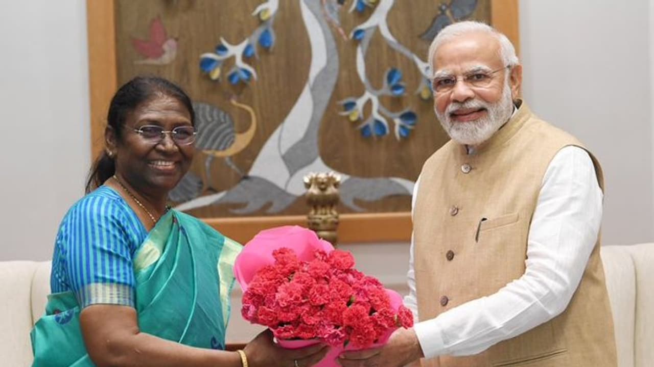 ”குடியரசுத் தலைவர் வேட்பாளர் திரௌபதி முர்மு கிராமத்துக்கு, இப்போ தான் மின்சார வசதி கிடைக்குது !”