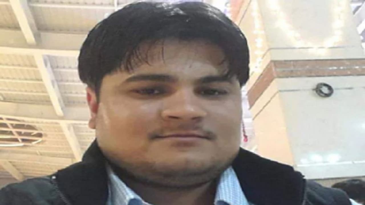 सपा विधायक इरफान सोलंकी के भाई ने पत्नी को दिया तीन तलाक, कमिश्नर के कहने पर दर्ज हुई एफआईआर सपा विधायक इरफान सोलंकी के भाई ने पत्नी को दिया तीन तलाक, कमिश्नर के कहने पर दर्ज हुई एफआईआर