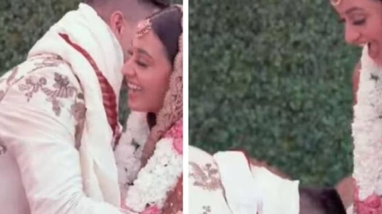 വധുവിന്റെ കാലിൽ തൊട്ട് വന്ദിച്ച് വരൻ, വീഡിയോ വധുവിന്റെ കാലിൽ തൊട്ട് വന്ദിച്ച് വരൻ, വീഡിയോ