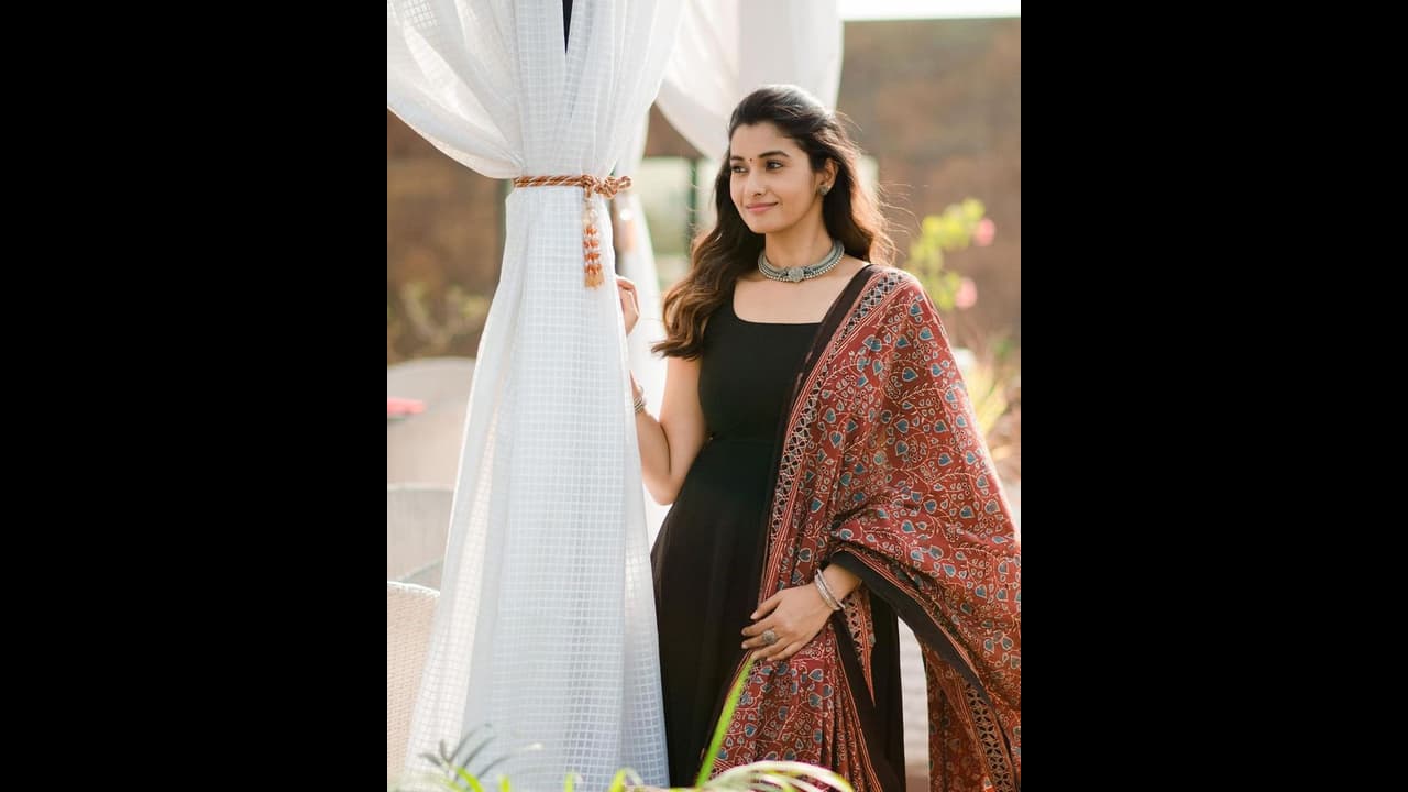 பிரியா பவானி சங்கருக்கு காதல் தோல்வியா ? உருக்கமான பதிவால் உருகிய ரசிகர்கள் ! பிரியா பவானி சங்கருக்கு காதல் தோல்வியா ? உருக்கமான பதிவால் உருகிய ரசிகர்கள் !