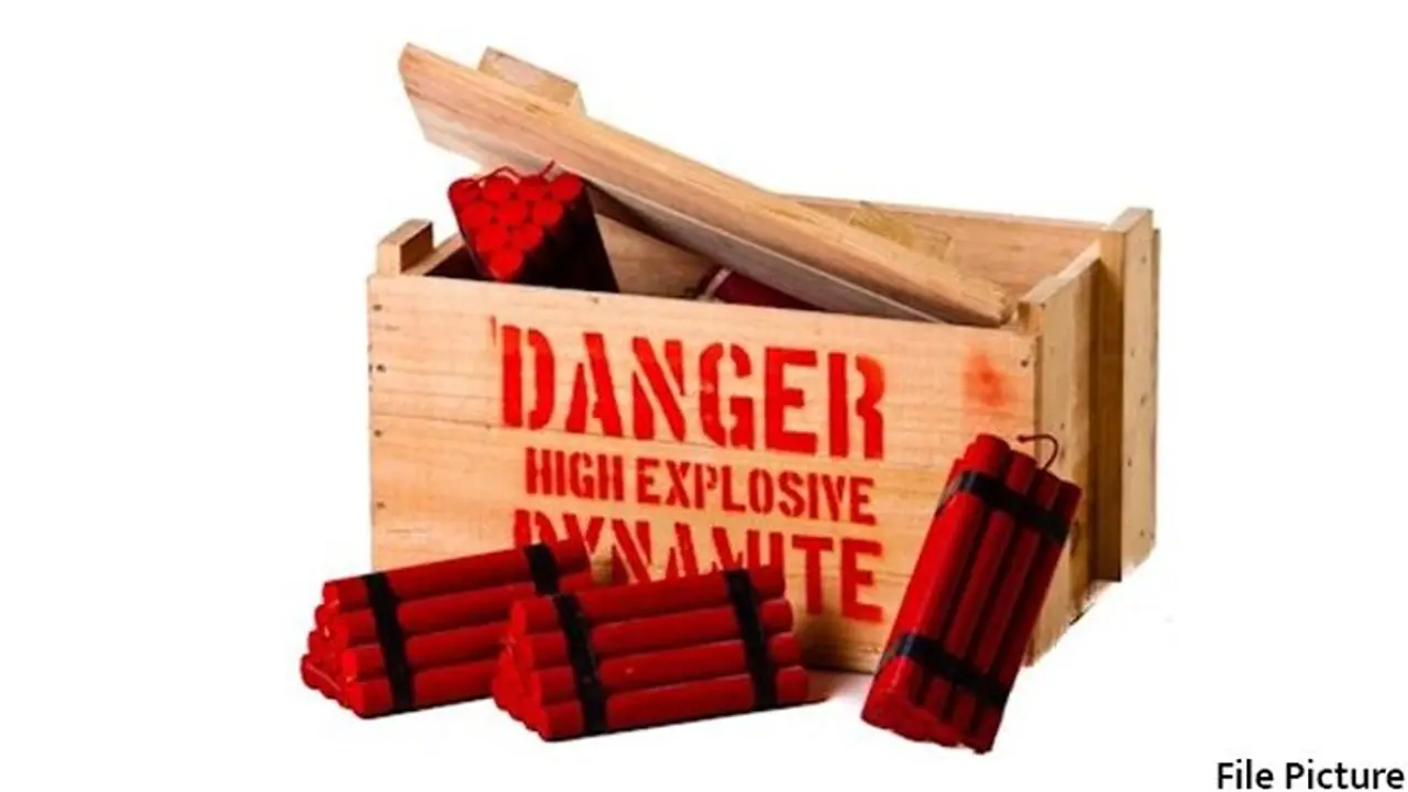 34 వేల కిలోల పేలుడు పదార్థాల స్వాధీనం.. 100 మందిని అరెస్టు.. ఎక్కడంటే..? 34 వేల కిలోల పేలుడు పదార్థాల స్వాధీనం.. 100 మందిని అరెస్టు.. ఎక్కడంటే..?