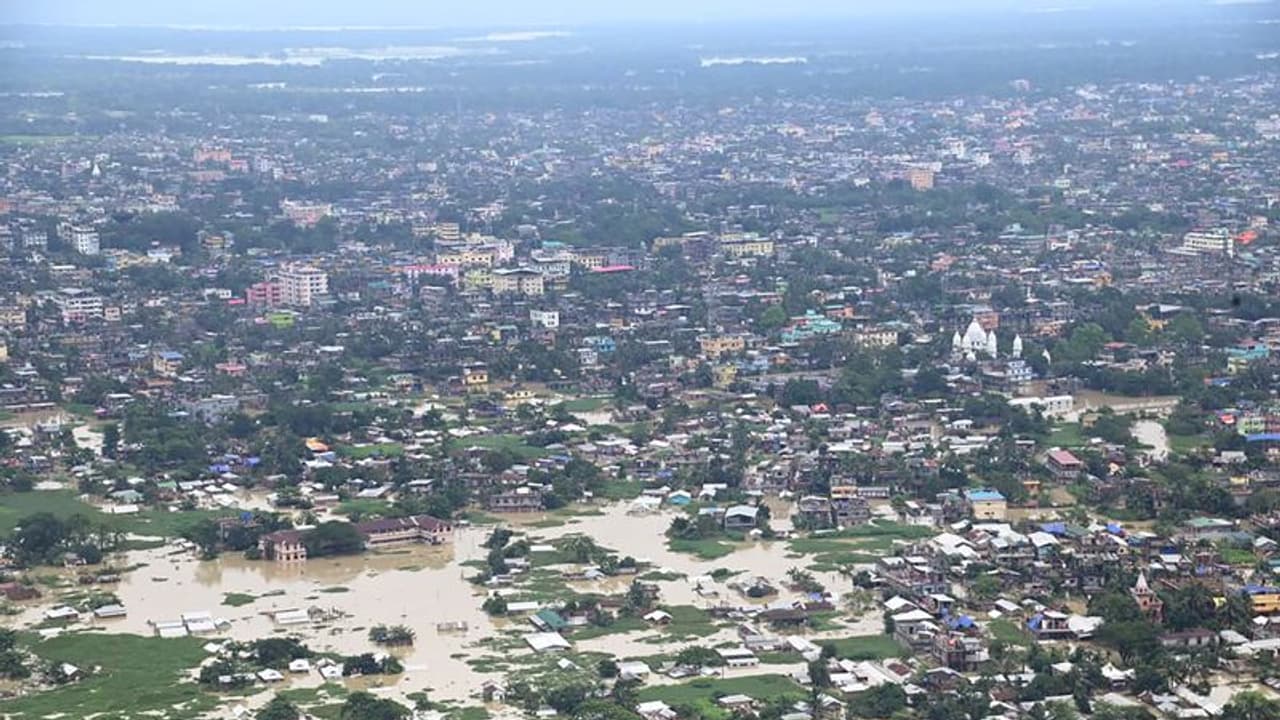 వరదల్లోనే అస్సాం.. మరో ఐదుగురు మృతి.. 179కి చేరిన మరణాలు.. వరదల్లోనే అస్సాం.. మరో ఐదుగురు మృతి.. 179కి చేరిన మరణాలు..