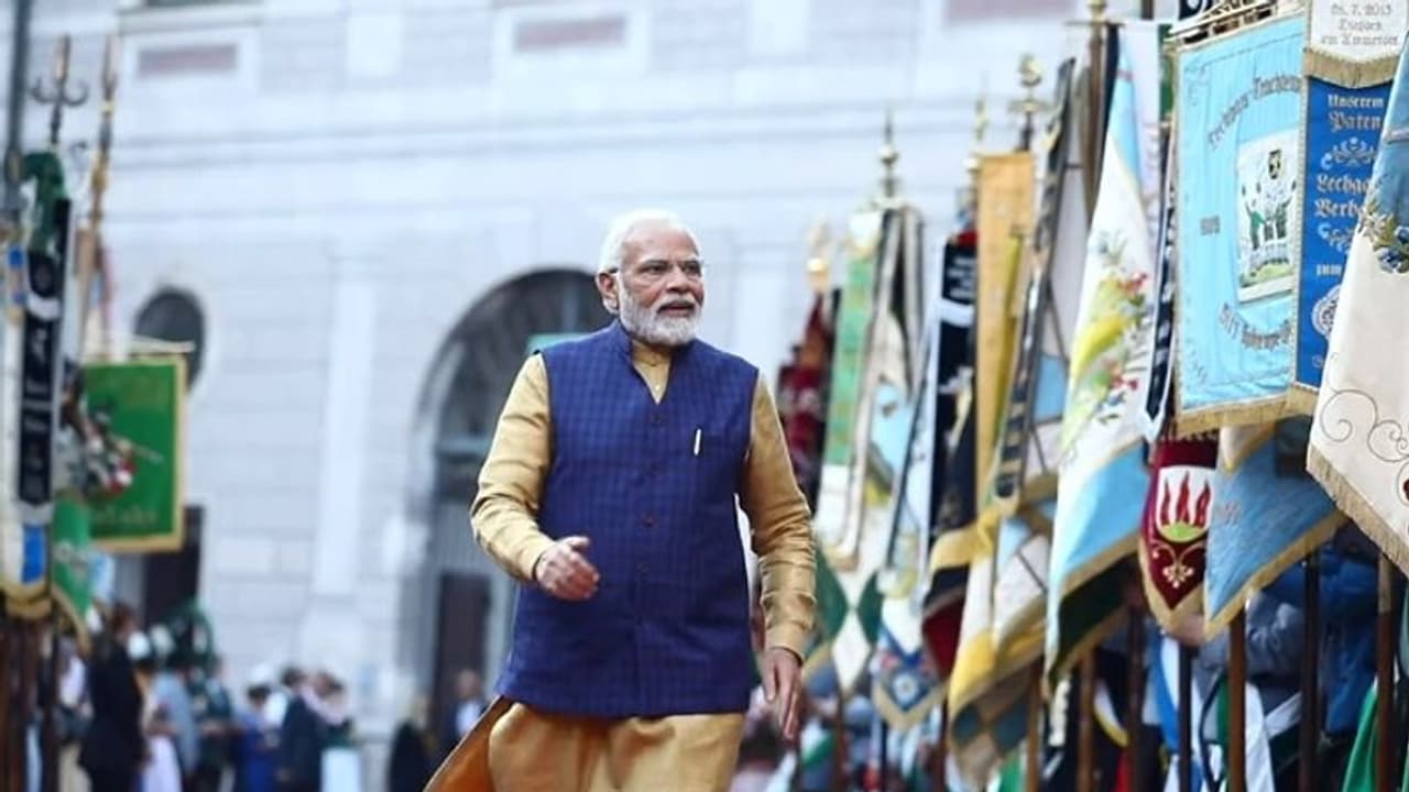 G7 Summit 2022: ম্যাক্রোঁর সঙ্গে চায়ে পে চর্চা, বাইডেন ও ট্রুডোর সঙ্গে আলাপ মোদীর G7 Summit 2022: ম্যাক্রোঁর সঙ্গে চায়ে পে চর্চা, বাইডেন ও ট্রুডোর সঙ্গে আলাপ মোদীর