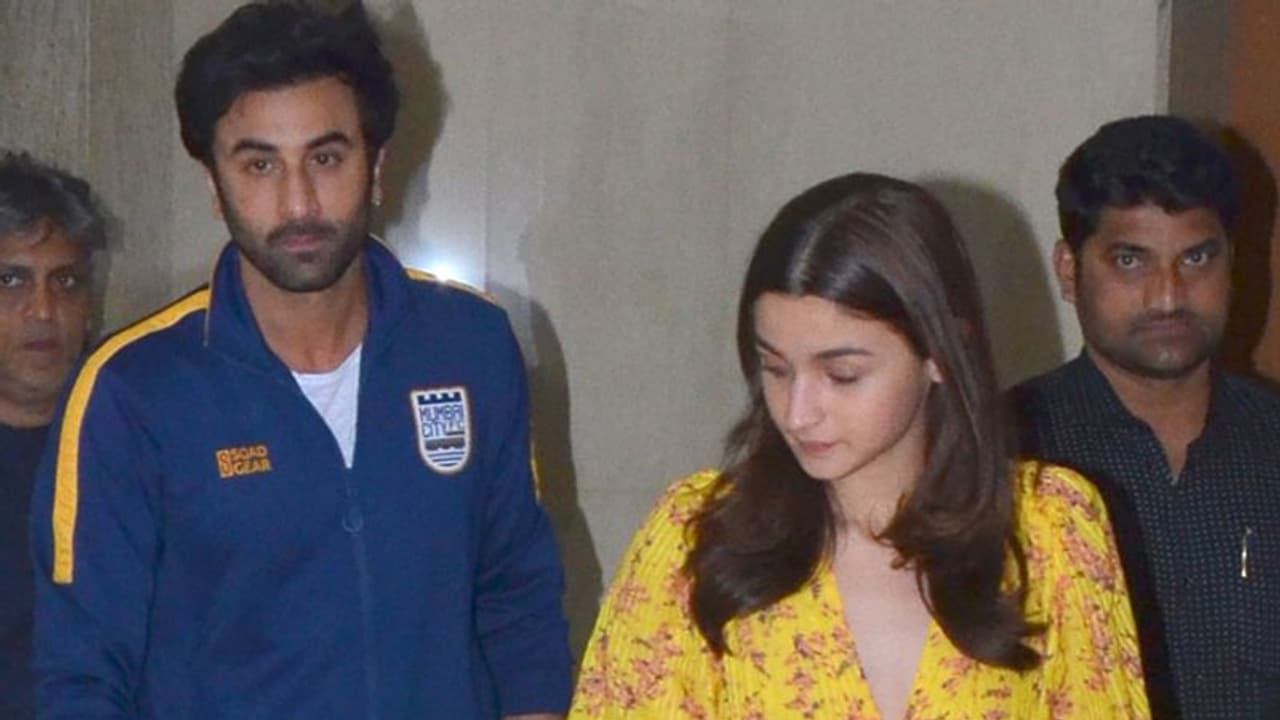 Alia Bhatt की प्रेग्नेंसी पर नहीं हो रहा लोगों को यकीन, बोले इतने जल्दी तो यहां पिज़्ज़ा भी डिलीवर नहीं होता
