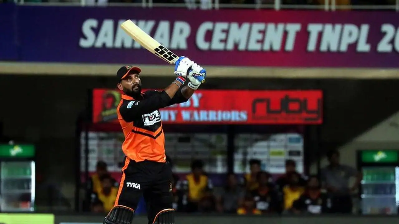WATCH: Murali Vijay's classy response to crowd chanting 'DK, DK' in TNPL 2022 WATCH: Murali Vijay's classy response to crowd chanting 'DK, DK' in TNPL 2022