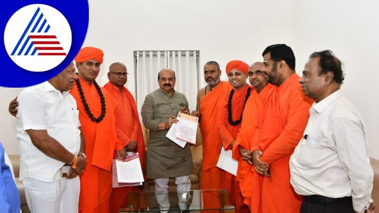 Davanagere: ಪಠ್ಯಪುಸ್ತಕ ಲೋಪದ ಬಗ್ಗೆ ಸರ್ಕಾರಕ್ಕೆ ಎಚ್ಚರಿಕೆ ನೀಡಿದ ಕನಕ ಸ್ವಾಮೀಜಿ 