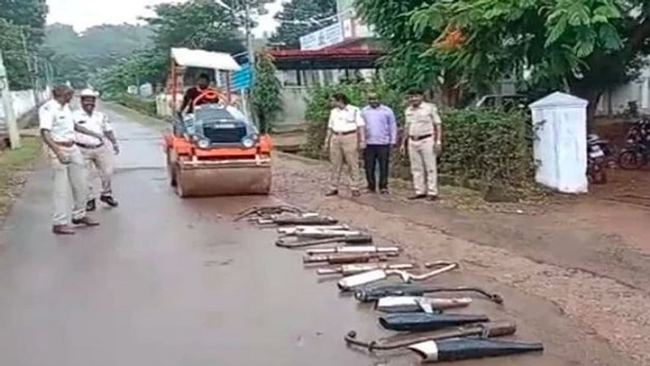 ಆಫ್ ಹೆಲ್ಮೆಟ್, ಶೋಕಿ ಸೈಲೆನ್ಸರ್: ಪುಡಿ ಪುಡಿ ಮಾಡಿದ ರೋಡ್‌‌ ರೋಲರ್