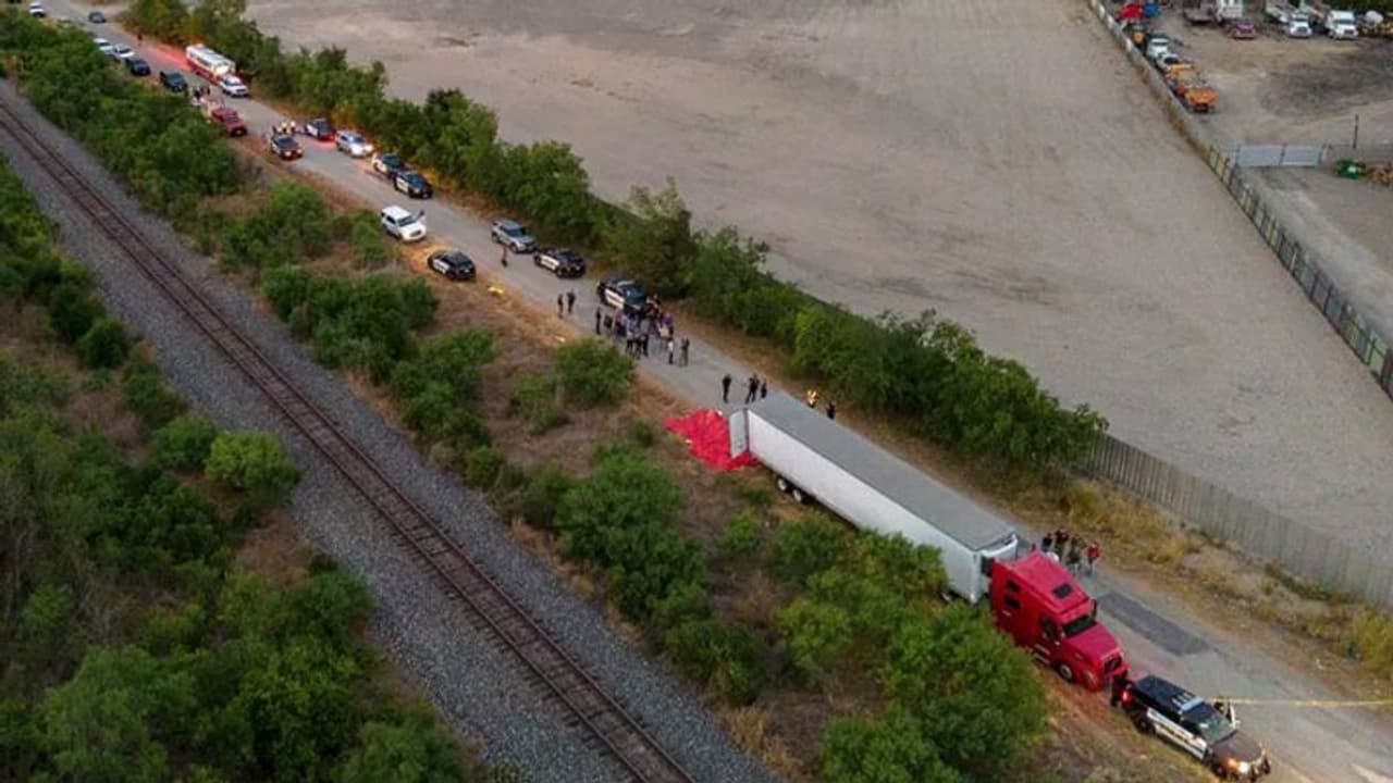 USA में ह्यूमन ट्रैफिकिंग का रौंगटे खड़ा करने वाला मामला: ट्रक के अंदर गर्मी में जल भुनकर मर गए 46 प्रवासी USA में ह्यूमन ट्रैफिकिंग का रौंगटे खड़ा करने वाला मामला: ट्रक के अंदर गर्मी में जल भुनकर मर गए 46 प्रवासी