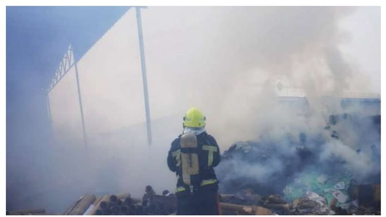 ഒമാനില്‍ വെയര്‍ഹൗസില്‍ തീപിടിത്തം; നിയന്ത്രണവിധേയമാക്കി സിവില്‍ ഡിഫന്‍സ്