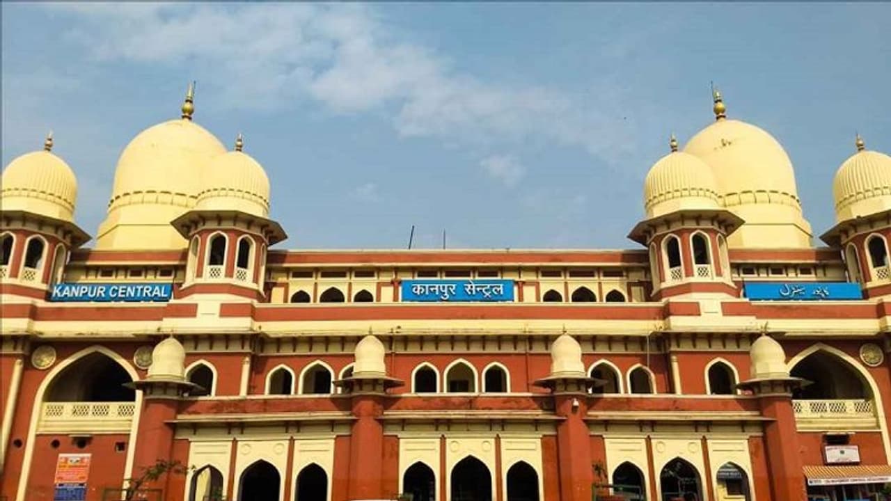 कानपुर सेंट्रल पर फिल्मी तरीके से चोर ने घटना को दिया अंजाम, मामला जानकर रह जाएंगे हैरान कानपुर सेंट्रल पर फिल्मी तरीके से चोर ने घटना को दिया अंजाम, मामला जानकर रह जाएंगे हैरान