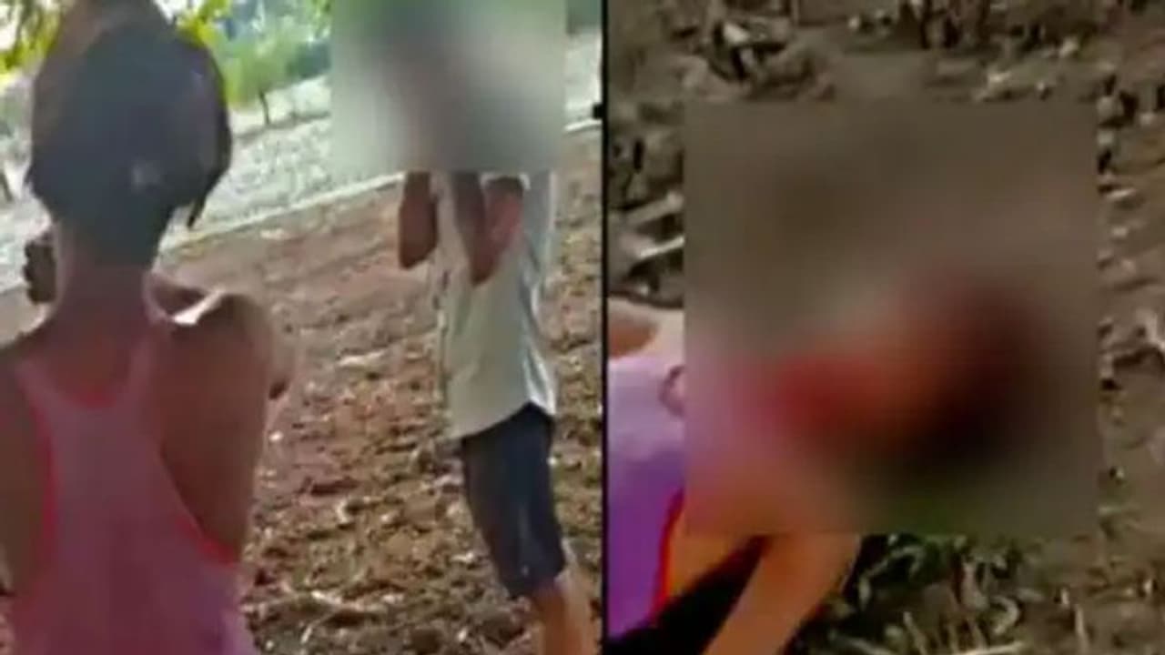 मामूली विवाद में युवक ने ब्लेड से खुद काट डाली अपनी गर्दन, वीडियो वायरल मामूली विवाद में युवक ने ब्लेड से खुद काट डाली अपनी गर्दन, वीडियो वायरल