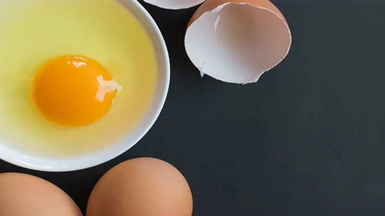 किचन में अंडे की बदबू से हैं परेशान, तो अपनाइए ये 3 आसान उपाय