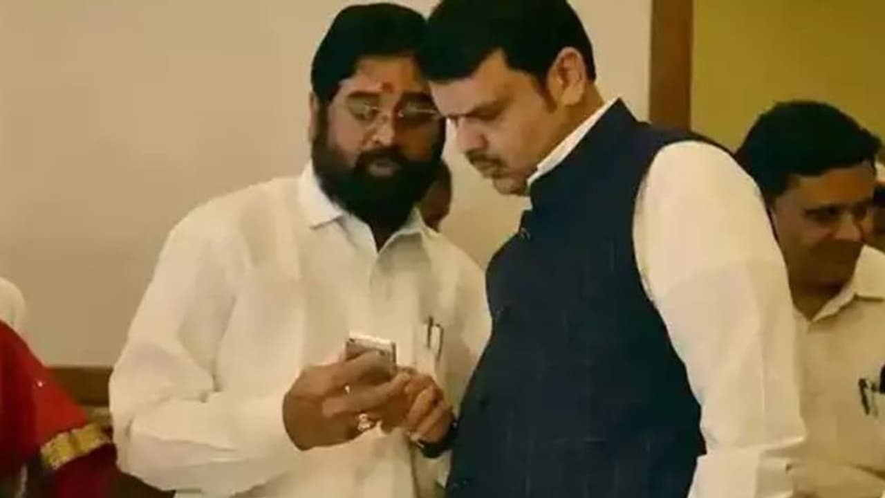 महाराष्ट्र में शिंदे गुट और BJP बनाने जा रही सरकार! किस फॉर्मूले पर हुई डील...किसके कितने होंगे मंत्री महाराष्ट्र में शिंदे गुट और BJP बनाने जा रही सरकार! किस फॉर्मूले पर हुई डील...किसके कितने होंगे मंत्री