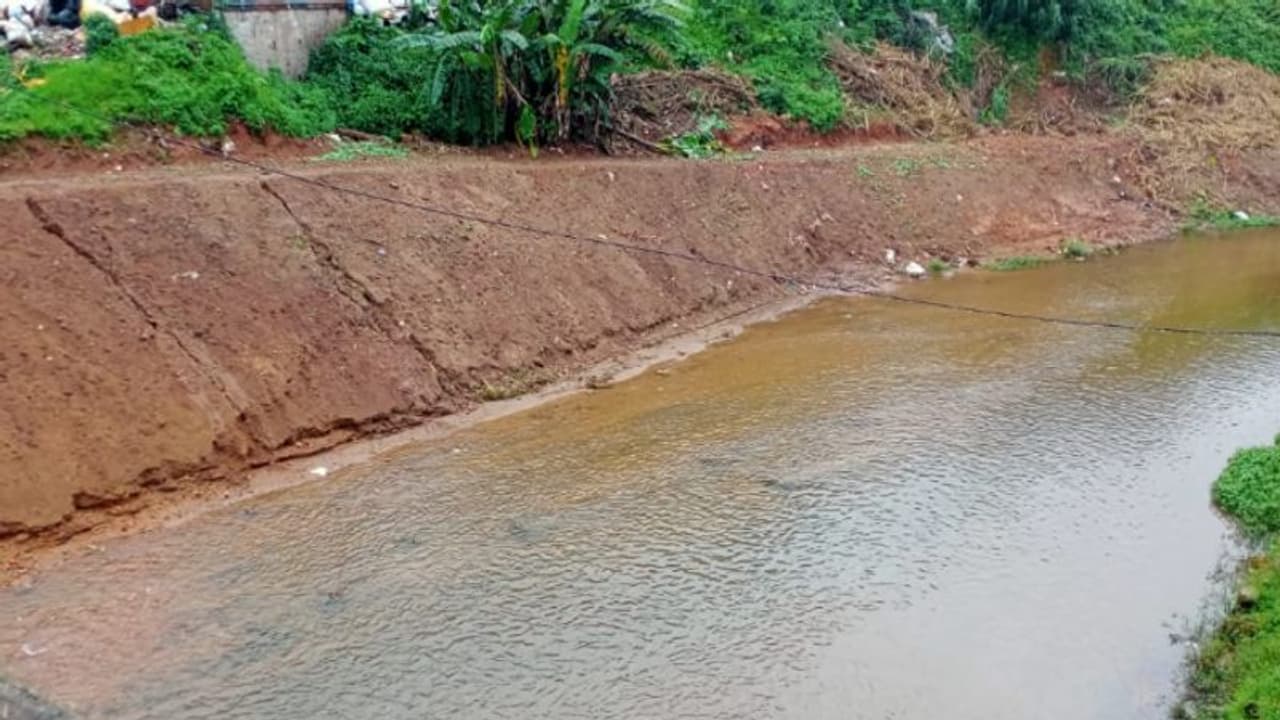 സര്ക്കാരിന്റെ 'സ്മൂത്ത് ഫ്ളോ'യിൽ മുതിരപ്പുഴയുടെ വീതി 60 അടിയായി സര്ക്കാരിന്റെ 'സ്മൂത്ത് ഫ്ളോ'യിൽ മുതിരപ്പുഴയുടെ വീതി 60 അടിയായി