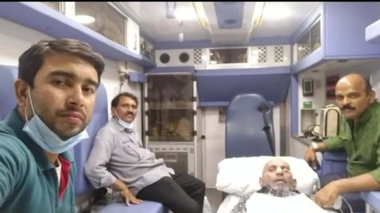 പക്ഷാഘാതം ബാധിച്ച് അവശനായ പ്രവാസി മലയാളിയെ നാട്ടിലെത്തിച്ചു