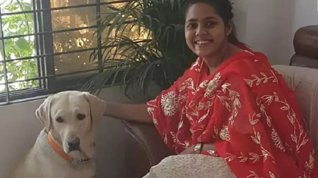 ಪ್ರೀತಿಯ ಶ್ವಾನದ ಅಗಲಿಕೆಯಿಂದ ಹೊರಬರಲು ಚಿರತೆ ದತ್ತು ಪಡೆದ ಯುವತಿ