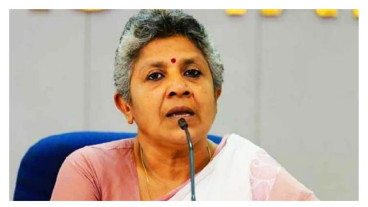 യാത്രാപ്പടി വിവാദം: വനം കോര്പ്പറേഷനില് പോര് മുറുകുന്നു; പണമടയ്ക്കണമെന്ന് എംഡി, സ്വകാര്യ യാത്രയല്ലെന്ന് ലതിക യാത്രാപ്പടി വിവാദം: വനം കോര്പ്പറേഷനില് പോര് മുറുകുന്നു; പണമടയ്ക്കണമെന്ന് എംഡി, സ്വകാര്യ യാത്രയല്ലെന്ന് ലതിക