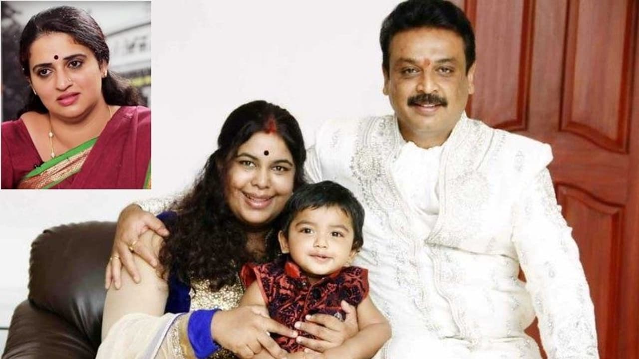 ఆస్తి కోసం నన్నే చంపాలనుకుంది.. నా కొడుకు రమ్య దగ్గరొద్దు : కోర్టులో నరేష్ పిటిషన్ ఆస్తి కోసం నన్నే చంపాలనుకుంది.. నా కొడుకు రమ్య దగ్గరొద్దు : కోర్టులో నరేష్ పిటిషన్