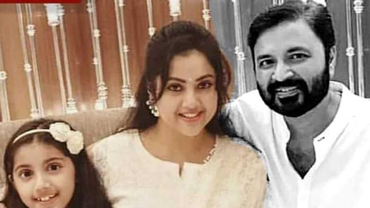 'താങ്ങാവുന്നതിനും അപ്പുറം, തെറ്റായ വാർത്തകൾ പുറത്തുവിടരുത്'; ഭർത്താവിന്റെ വിയോഗത്തിന് പിന്നാലെ മീന 'താങ്ങാവുന്നതിനും അപ്പുറം, തെറ്റായ വാർത്തകൾ പുറത്തുവിടരുത്'; ഭർത്താവിന്റെ വിയോഗത്തിന് പിന്നാലെ മീന