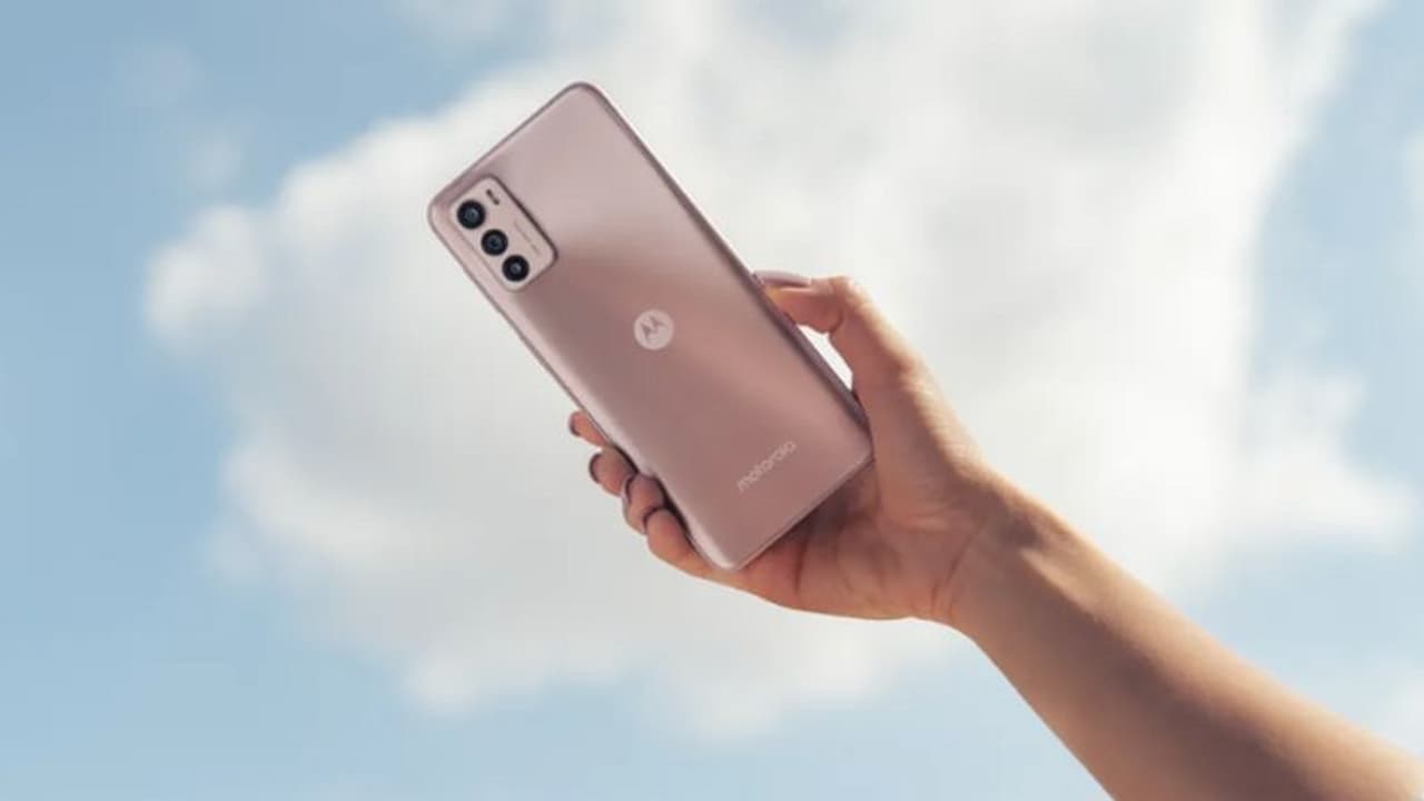 4 जुलाई को भारत में लॉन्च होगा Motorola का ये शानदार स्मार्टफोन, कीमत और फीचर्स की डिटेल हुई लीक 4 जुलाई को भारत में लॉन्च होगा Motorola का ये शानदार स्मार्टफोन, कीमत और फीचर्स की डिटेल हुई लीक