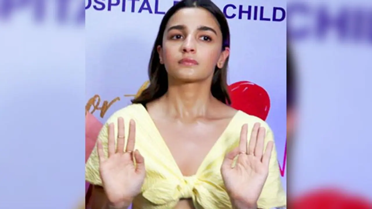 प्रेग्नेंसी अनाउंस करते ही मिला यह कमेंट तो भड़क गईं आलिया भट्ट, बोलीं मैं महिला हूं, कोई पार्सल नहीं प्रेग्नेंसी अनाउंस करते ही मिला यह कमेंट तो भड़क गईं आलिया भट्ट, बोलीं मैं महिला हूं, कोई पार्सल नहीं