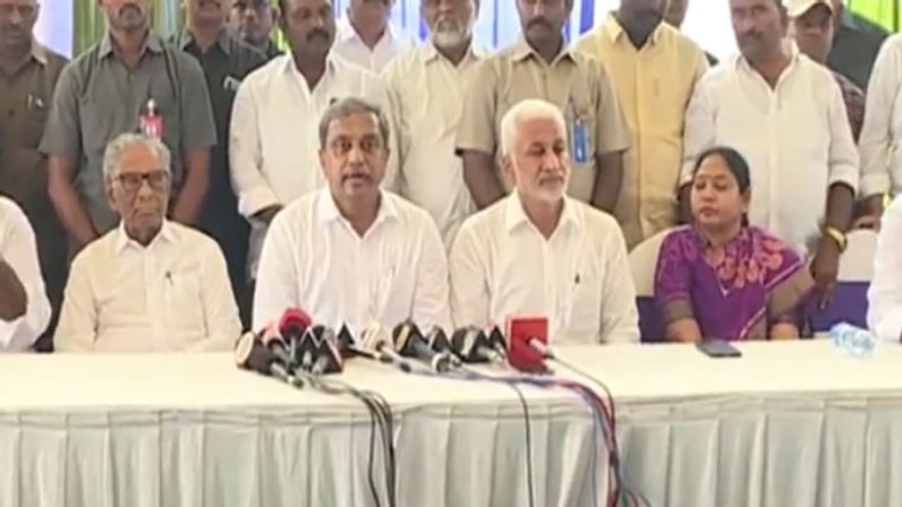 వచ్చే ఎన్నికల్లో 175 స్థానాలు గెలుస్తాం: పార్టీ రాష్ట్ర స్థాయి ప్లీనరీ ఏర్పాట్లను పరిశీలించిన వైసీపీ నేతలు వచ్చే ఎన్నికల్లో 175 స్థానాలు గెలుస్తాం: పార్టీ రాష్ట్ర స్థాయి ప్లీనరీ ఏర్పాట్లను పరిశీలించిన వైసీపీ నేతలు