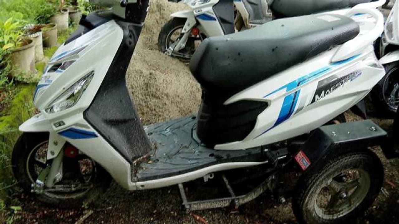 ഭിന്നശേഷിക്കാർക്കായി വാങ്ങിയ വാഹനങ്ങൾ നശിക്കുന്നു, വിതരണത്തിന് മന്ത്രിയെ കാത്തിരിക്കുന്നുവെന്ന് വിശദീകരണം ഭിന്നശേഷിക്കാർക്കായി വാങ്ങിയ വാഹനങ്ങൾ നശിക്കുന്നു, വിതരണത്തിന് മന്ത്രിയെ കാത്തിരിക്കുന്നുവെന്ന് വിശദീകരണം