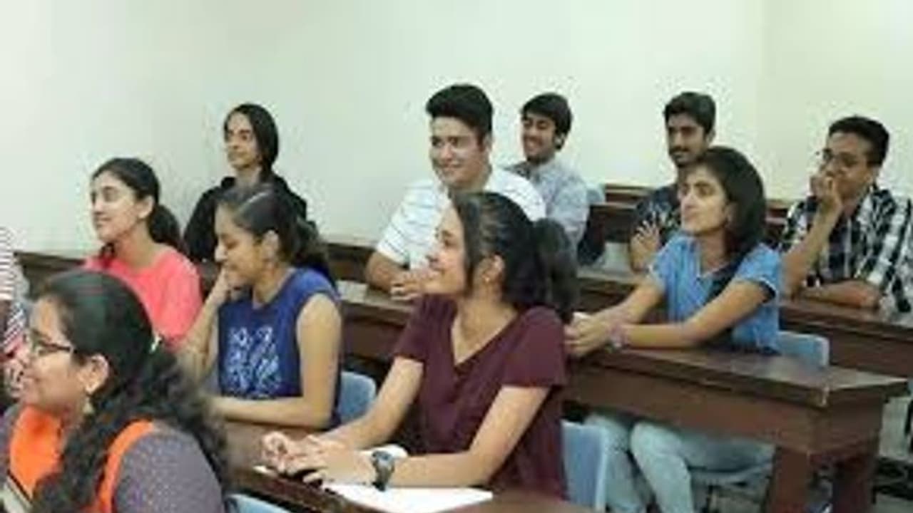 அனைத்து கல்லூரிகளும் ஜூலை 18 ல் திறப்பு.. அரசு கல்லூரிகளில் மாணவர் சேர்க்கை எப்போது..? வெளியான முக்கிய தகவல்.