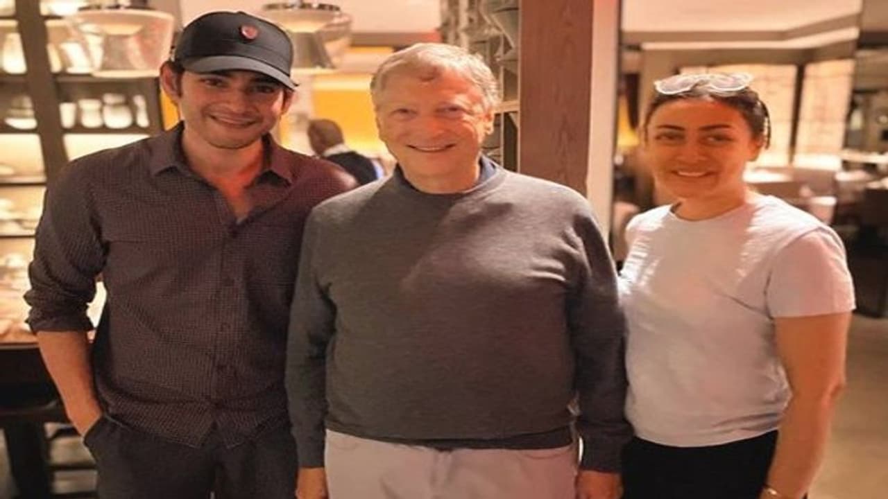 బిల్ గేట్స్ ను కలిసిన మహేశ్ బాబు.. ఫొటో షేర్ చేస్తూ ఇంట్రెస్టింగ్ నోట్ రాసిన సూపర్ స్టార్.. బిల్ గేట్స్ ను కలిసిన మహేశ్ బాబు.. ఫొటో షేర్ చేస్తూ ఇంట్రెస్టింగ్ నోట్ రాసిన సూపర్ స్టార్..