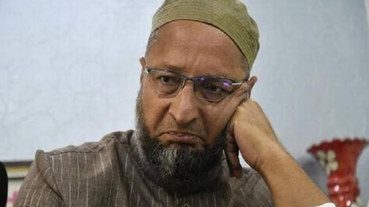 AIMIM चीफ ओवैसी भोपाल में थे, उधर पटना में हो गया कांड, 5 में से 4 MLA आरजेडी में निकल लिए... AIMIM चीफ ओवैसी भोपाल में थे, उधर पटना में हो गया कांड, 5 में से 4 MLA आरजेडी में निकल लिए...