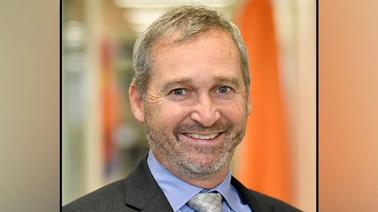 Jupiter's CEO quits $68 billion investment firm to 'sit at the beach and do nothing' Jupiter's CEO quits $68 billion investment firm to 'sit at the beach and do nothing'