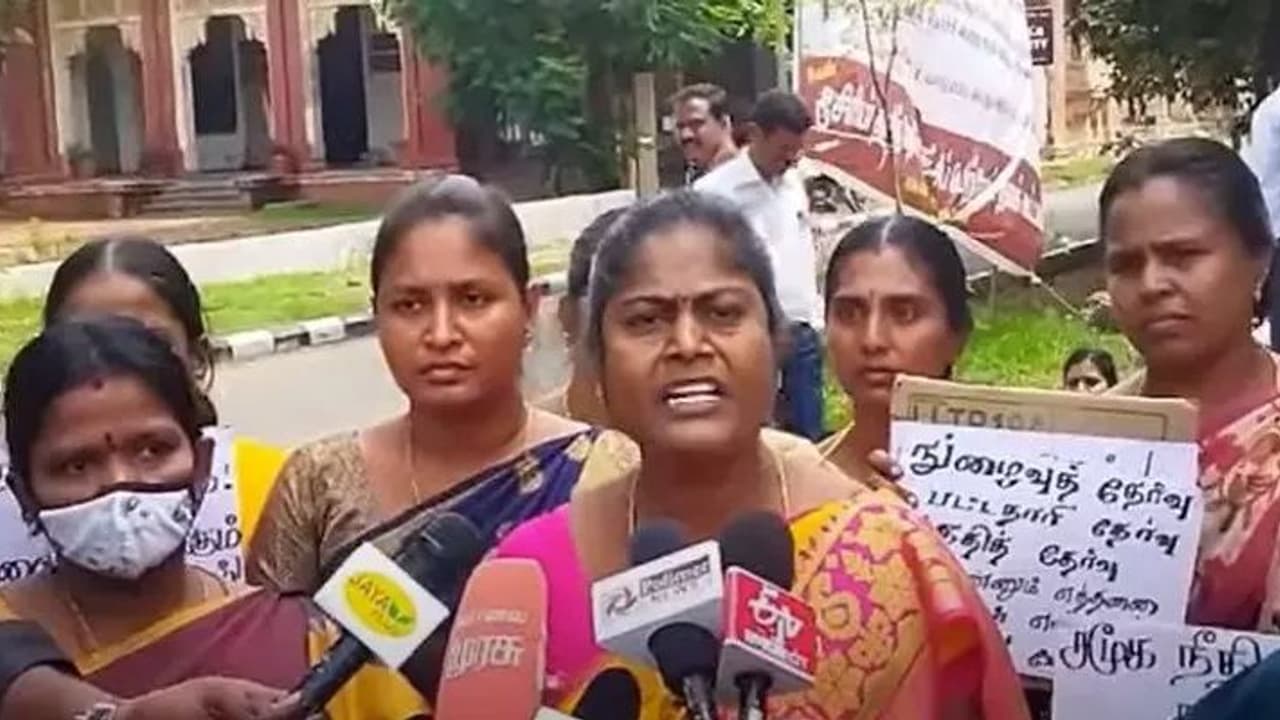 உங்களை நம்பி தானே ஓட்டு போட்டோம்.. ஒன்றரை வருடமாக என்ன செய்தீர்கள்..? குமறும் ஆசிரியர்கள்.. உங்களை நம்பி தானே ஓட்டு போட்டோம்.. ஒன்றரை வருடமாக என்ன செய்தீர்கள்..? குமறும் ஆசிரியர்கள்..