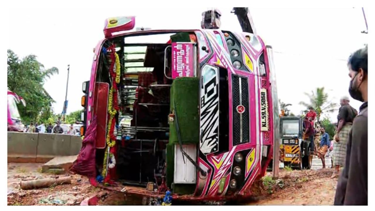 തളിപ്പറമ്പില്‍ ബസ് അപകടം; ഒരാള്‍ മരിച്ചു, നിരവധി പേര്‍ക്ക് പരിക്ക്