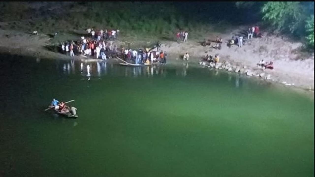 संतकबीरनगर: कुआनो नदी में डूबे 6 युवक, दो सगे भाइयों समेत 3 की हुई मौत संतकबीरनगर: कुआनो नदी में डूबे 6 युवक, दो सगे भाइयों समेत 3 की हुई मौत