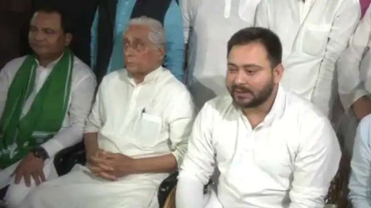 ബിഹാറിൽ ഒവൈസിക്ക് ആര്ജെഡി വക ഷോക്ക്: അഞ്ച് എഐഎംഐഎം എംഎൽഎമാരിൽ നാല് പേരും പാര്ട്ടി മാറി ബിഹാറിൽ ഒവൈസിക്ക് ആര്ജെഡി വക ഷോക്ക്: അഞ്ച് എഐഎംഐഎം എംഎൽഎമാരിൽ നാല് പേരും പാര്ട്ടി മാറി