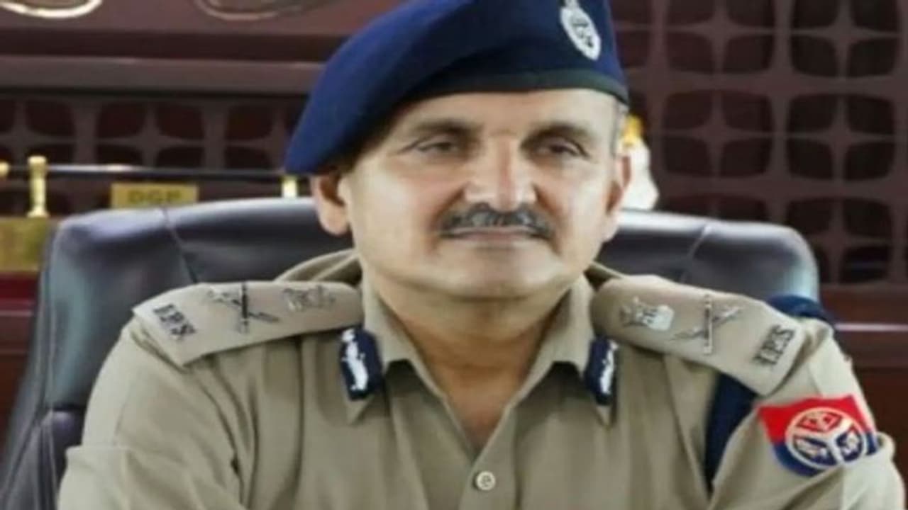 उदयपुर हत्याकांड को लेकर सोशल मीडिया पर पोस्ट करने से बचें, यूपी डीजीपी बोले होगी सख्त कार्रवाई उदयपुर हत्याकांड को लेकर सोशल मीडिया पर पोस्ट करने से बचें, यूपी डीजीपी बोले होगी सख्त कार्रवाई