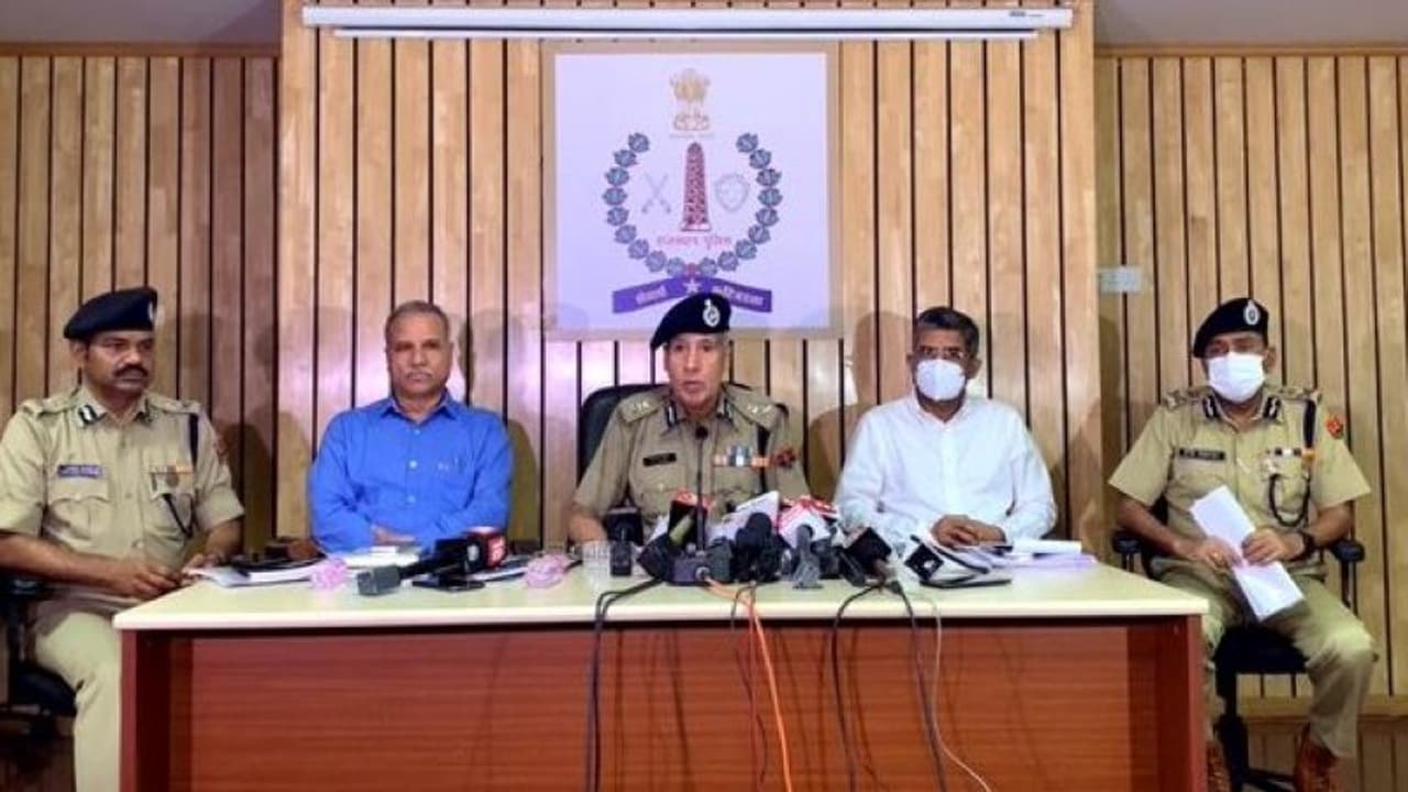 Udaipur horror: పాకిస్థాన్ లోని దావత్ ఎ ఇస్లామీకి వెళ్లొచ్చిన ఉదయ్పూర్ హత్య నిందితులు.. Udaipur horror: పాకిస్థాన్ లోని దావత్ ఎ ఇస్లామీకి వెళ్లొచ్చిన ఉదయ్పూర్ హత్య నిందితులు..