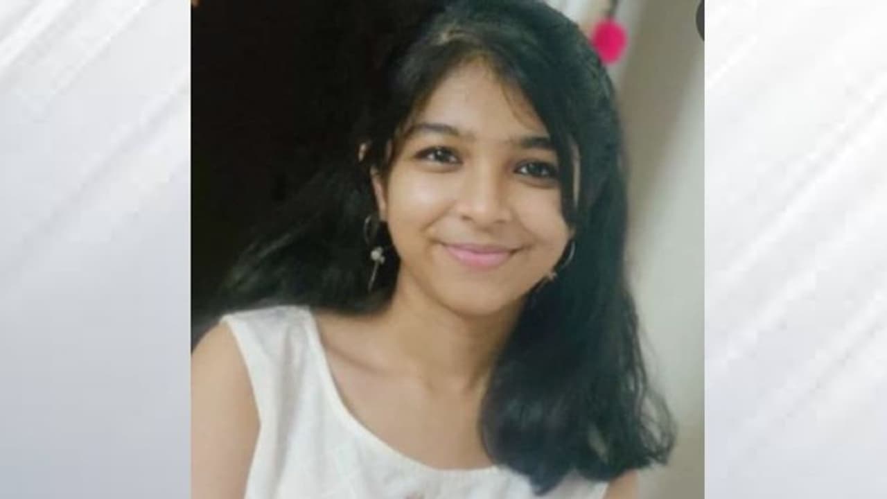 भोपाल में मां के जन्मदिन पर 10वीं में पढ़ने वाली बेटी ने किया सुसाइड, कहा 'मम्मी का सरप्राइज गिफ्ट' भोपाल में मां के जन्मदिन पर 10वीं में पढ़ने वाली बेटी ने किया सुसाइड, कहा 'मम्मी का सरप्राइज गिफ्ट'