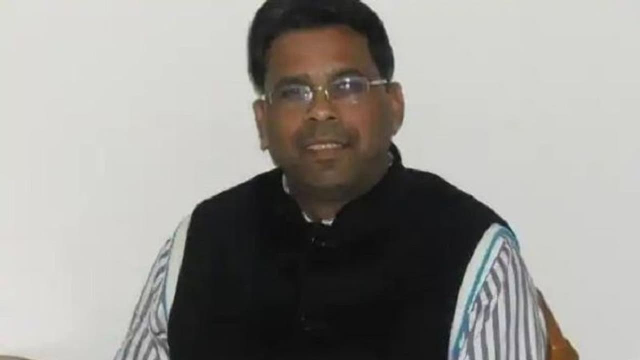 अनजान नंबर से आई योगी के मंत्री के पास अश्लील वीडियो कॉल, जानिए उसके बाद क्या हुआ अनजान नंबर से आई योगी के मंत्री के पास अश्लील वीडियो कॉल, जानिए उसके बाद क्या हुआ