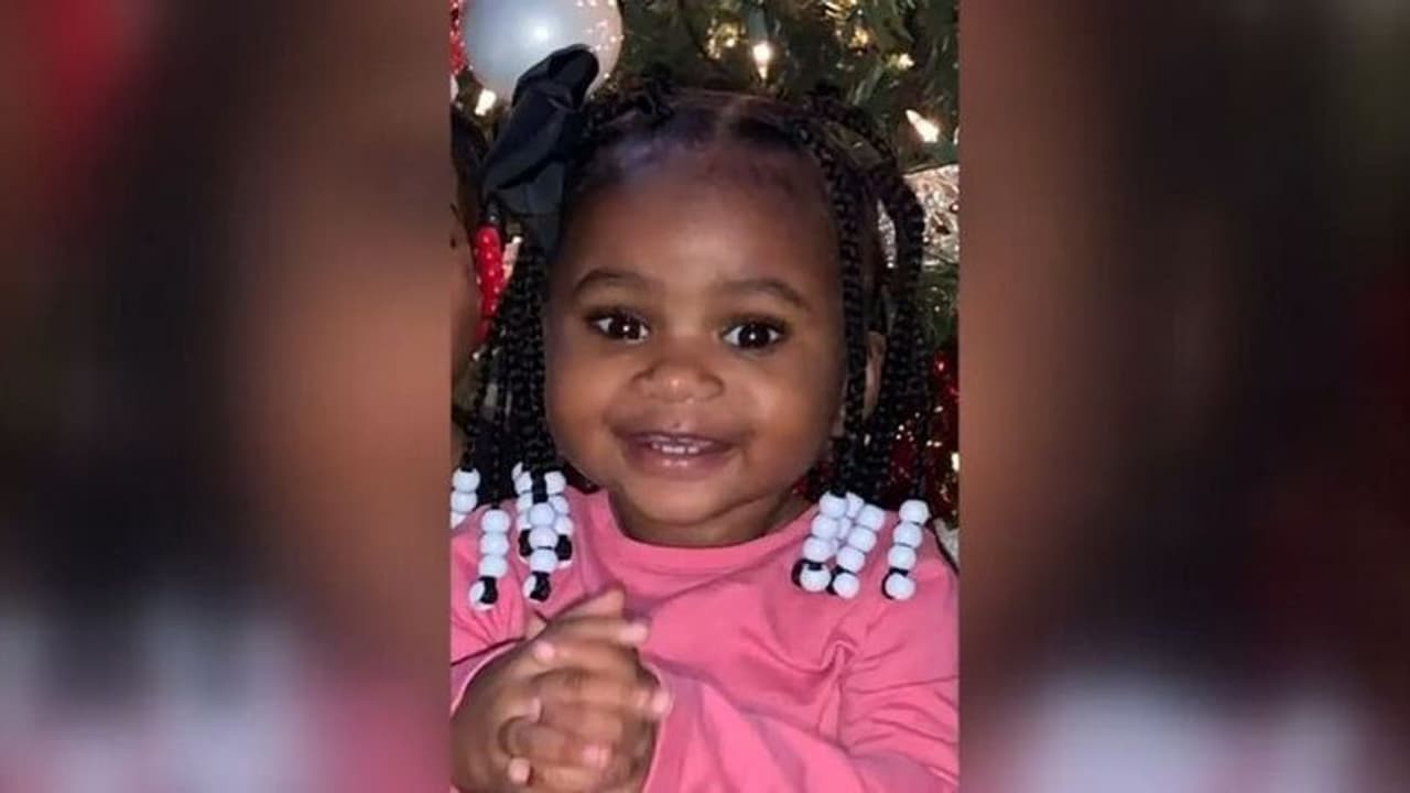 പിതാവിന്റെ തോക്കെടുത്ത് കളിക്കുന്നതിനിടെ വെടിപൊട്ടി; എട്ടുവയസ്സുകാരന്റെ വെടിയേറ്റ് പിഞ്ചുകുഞ്ഞിന് ദാരുണാന്ത്യം പിതാവിന്റെ തോക്കെടുത്ത് കളിക്കുന്നതിനിടെ വെടിപൊട്ടി; എട്ടുവയസ്സുകാരന്റെ വെടിയേറ്റ് പിഞ്ചുകുഞ്ഞിന് ദാരുണാന്ത്യം