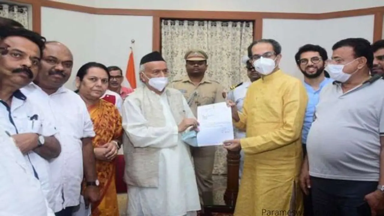 Maharashtra Crisis: క్లైమాక్స్ కు చేరిన 'మహా' రాజకీయం.. గవర్నర్ కు రాజీనామా సమర్పించిన ఉద్ధవ్ ఠాక్రే Maharashtra Crisis: క్లైమాక్స్ కు చేరిన 'మహా' రాజకీయం.. గవర్నర్ కు రాజీనామా సమర్పించిన ఉద్ధవ్ ఠాక్రే