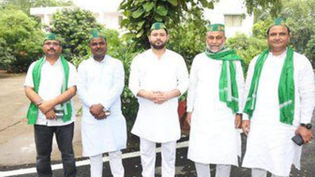 பீகாரில் ராஷ்டிரீய ஜனதா தளம் கட்சிக்கு தாவிய 4 எம்.எல்.ஏக்கள்..! அதிர்ச்சியில் ஓவைசி 