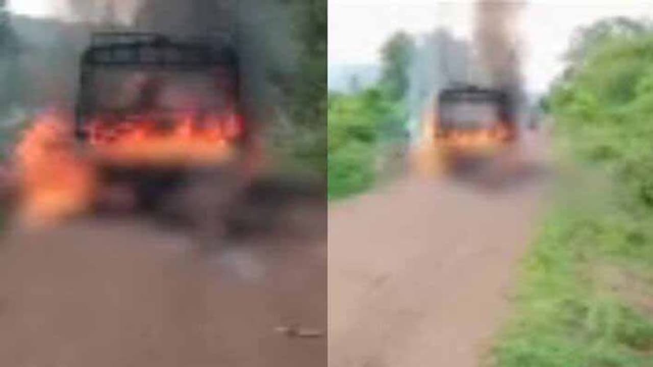 శ్రీసత్యసాయి జిల్లాలో ఐదుగురు సజీవ దహనం: తాడిమర్రి విద్యుత్ సబ్ స్టేషన్ వద్ద పరిటాల శ్రీరామ్ ఆందోళన శ్రీసత్యసాయి జిల్లాలో ఐదుగురు సజీవ దహనం: తాడిమర్రి విద్యుత్ సబ్ స్టేషన్ వద్ద పరిటాల శ్రీరామ్ ఆందోళన