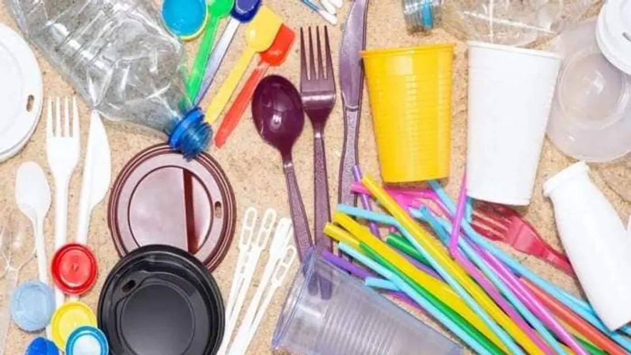 ഒറ്റത്തവണ ഉപയോഗിക്കുന്ന പ്ലാസ്റ്റിക്ക് ഉത്പന്നങ്ങൾക്ക് നാളെ മുതൽ നിരോധനം; നിയമം ലംഘിച്ചാൽ കർശന നടപടി ഒറ്റത്തവണ ഉപയോഗിക്കുന്ന പ്ലാസ്റ്റിക്ക് ഉത്പന്നങ്ങൾക്ക് നാളെ മുതൽ നിരോധനം; നിയമം ലംഘിച്ചാൽ കർശന നടപടി