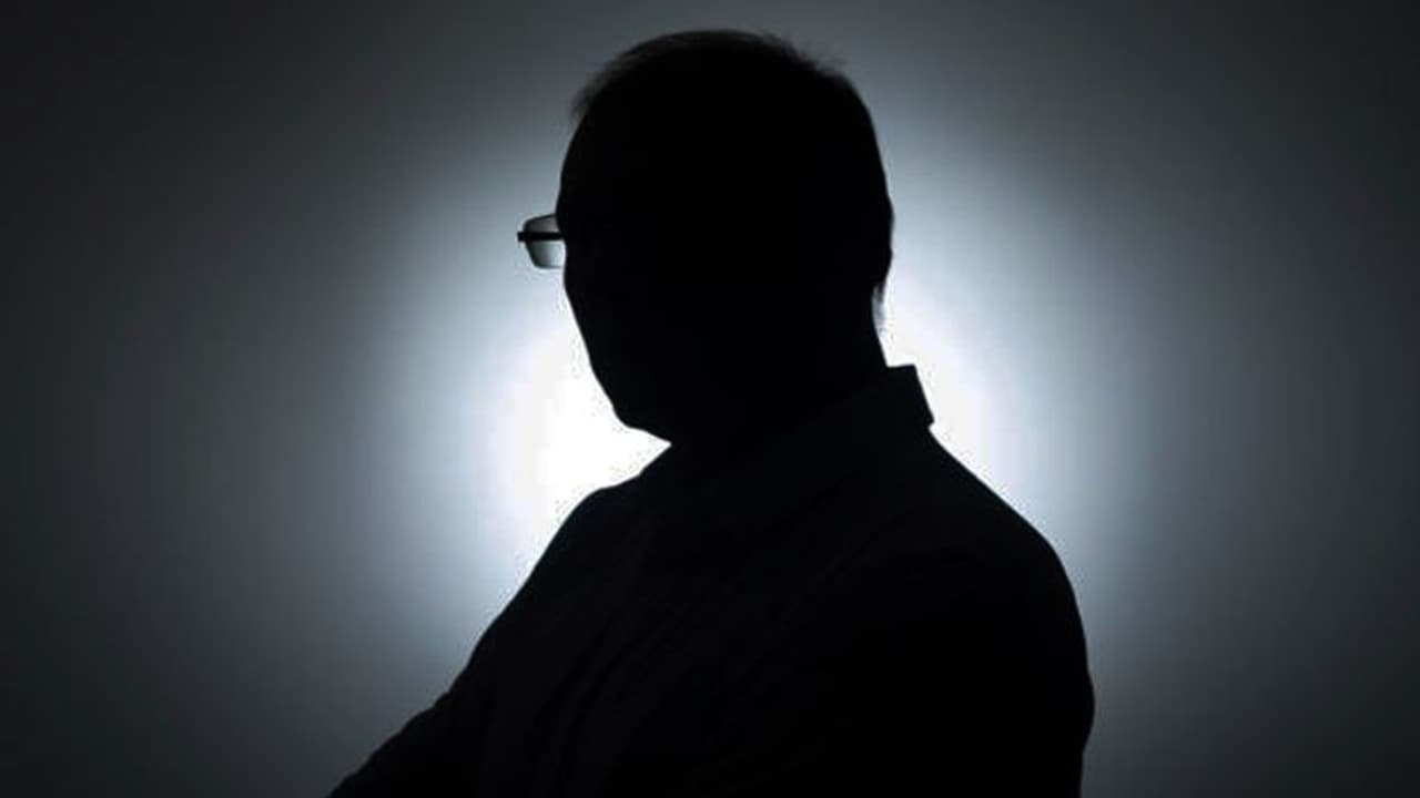 67 साल के पति को अपनी पत्नी अभी भी लगती है बेहद आकर्षक, छुप छुप कर करता है ये 'गंदी हरकत'