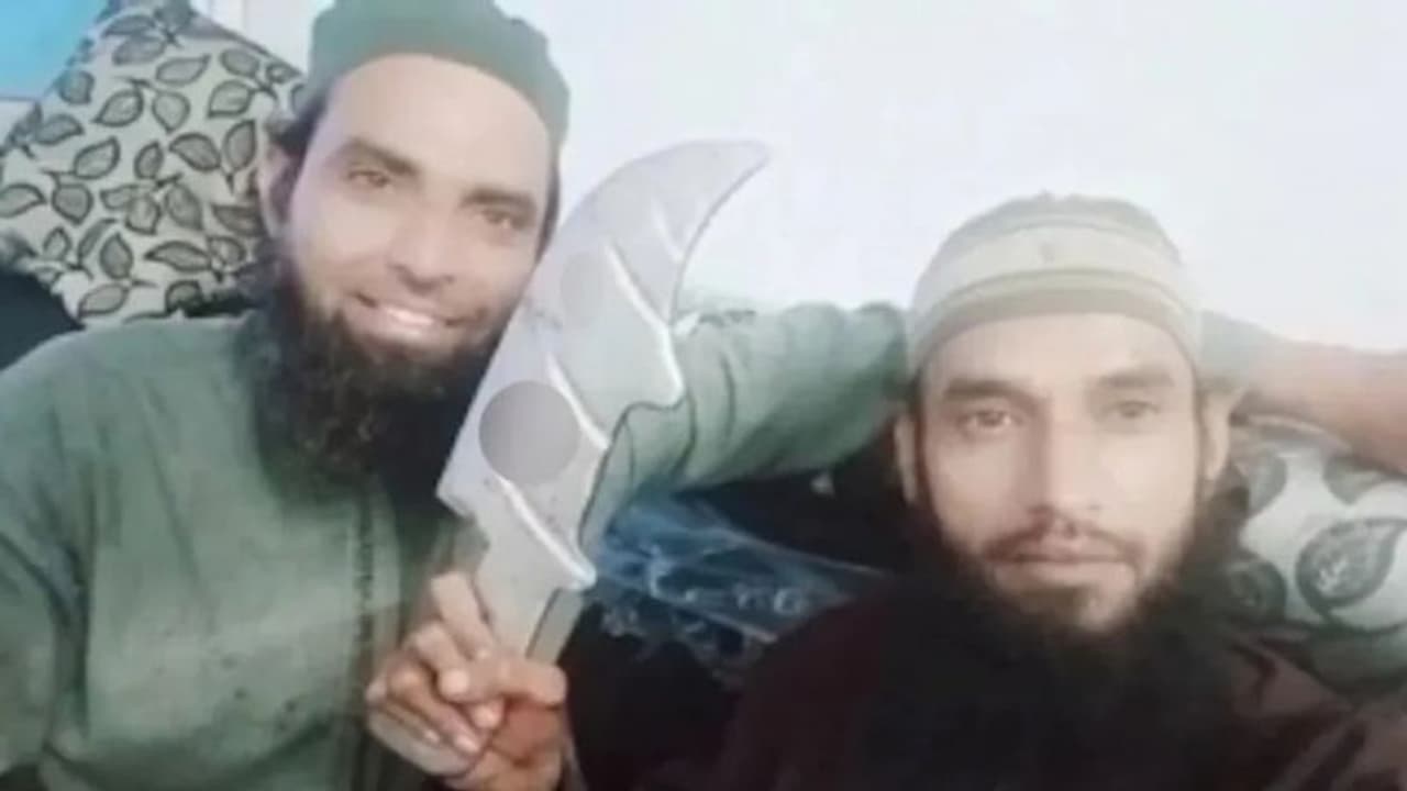 कन्हैयालाल की हत्यारों ने फैक्ट्री में बनाया था खास चाकू, अरब देशों से फंडिंग स्लीपर सेल की देते थे ट्रेनिंग कन्हैयालाल की हत्यारों ने फैक्ट्री में बनाया था खास चाकू, अरब देशों से फंडिंग स्लीपर सेल की देते थे ट्रेनिंग