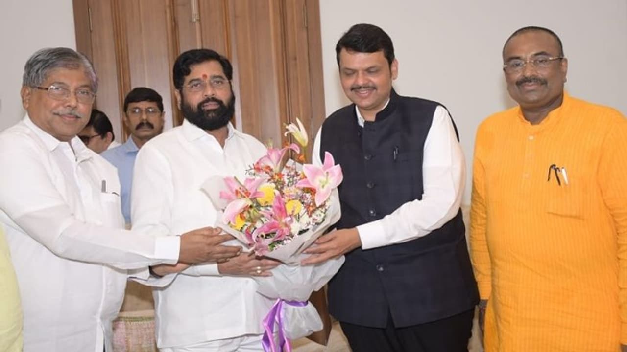 ಮಹಾರಾಷ್ಟ್ರ ಸಂಪುಟ ವಿಸ್ತರಣೆ , ನಾಳೆ 11 ಗಂಟೆಗೆ ರಾಜಭವನದಲ್ಲಿ ನೂತನ ಸಚಿವರ ಪ್ರಮಾಣ ವಚನ! ಮಹಾರಾಷ್ಟ್ರ ಸಂಪುಟ ವಿಸ್ತರಣೆ , ನಾಳೆ 11 ಗಂಟೆಗೆ ರಾಜಭವನದಲ್ಲಿ ನೂತನ ಸಚಿವರ ಪ್ರಮಾಣ ವಚನ!