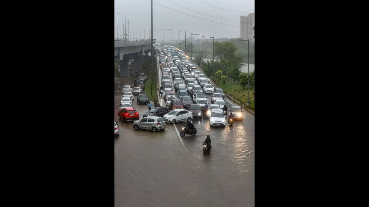 Slight relief for Delhi NCR people as they wake up to light drizzle, thunderstorms
